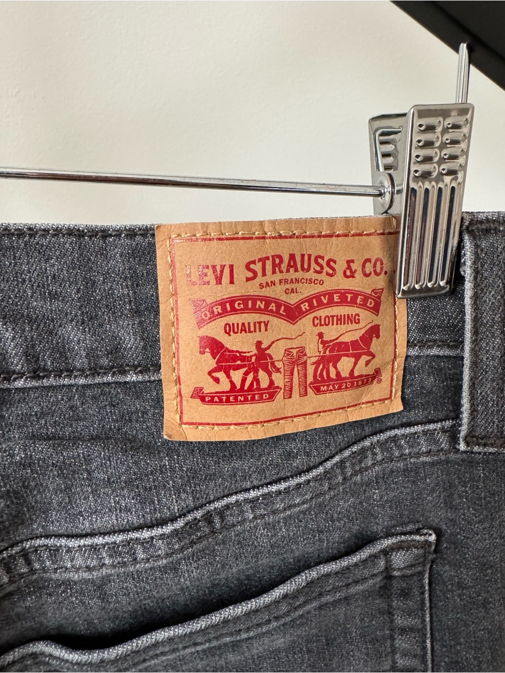 Levi's Women's Dark Gray Straight-Leg Jeans - Picture 4 of 8